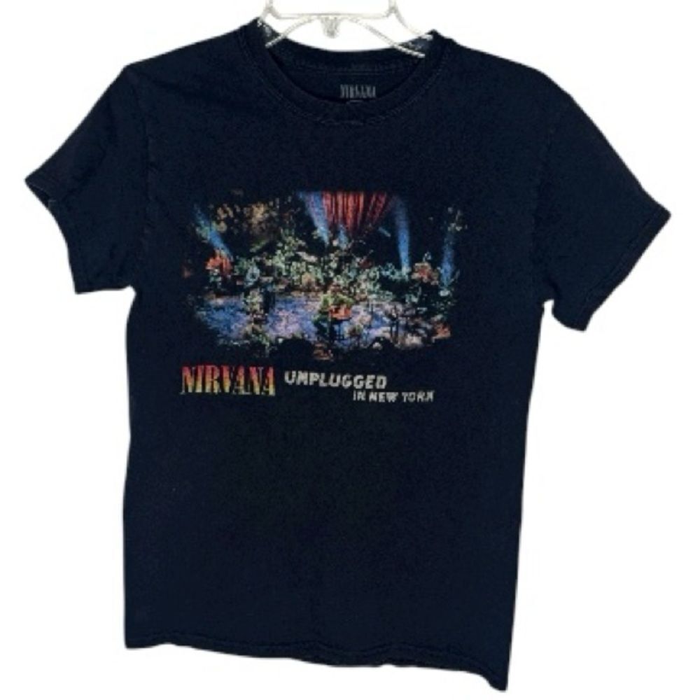 Nirvana Unplugged In NY Black Graphic T-shirt. Size Small.